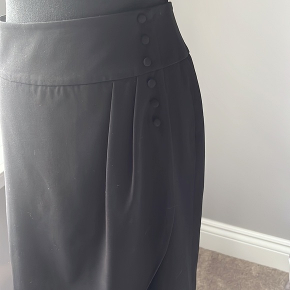 Kensie Black portfolio Skirt. Size 10 - Picture 2 of 3